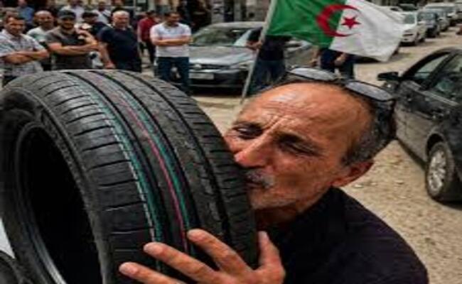 Le Président Tebboune conseille les citoyens de 2 douches par an et l&rsquo;achat de la « voiture des nains » pour soutenir l&rsquo;économie