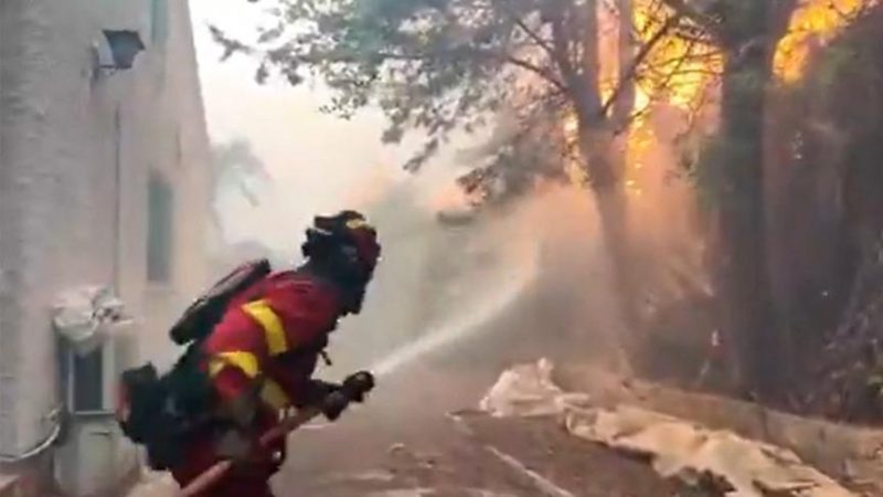 Incendies en Espagne : l&rsquo;état d&rsquo;urgence décrété, des villages évacués, des routes coupées et des ânes mobilisés pour freiner les flammes