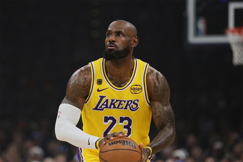LeBron James quitte les Lakers : le « King » change de couronne pour une 24e saison NBA