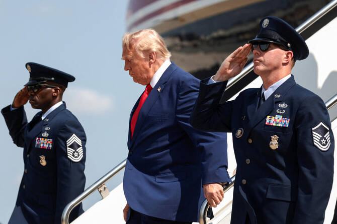 Trump rend hommage aux soldats américains tués dans la guerre contre l’Iran lors d’une cérémonie à Dover