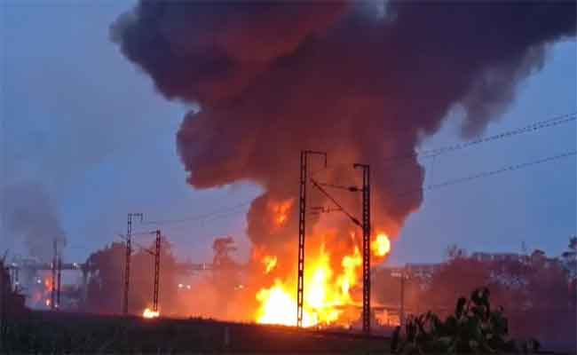 Inde : un gigantesque incendie dans un oléoduc pétrochimique fait 15 blessés et perturbe le trafic ferroviaire