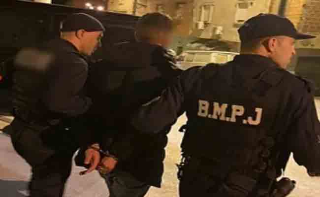 Un quinquagénaire tue son frère avec un fusil de chasse et se tire dessus lors de son arrestation à Médéa