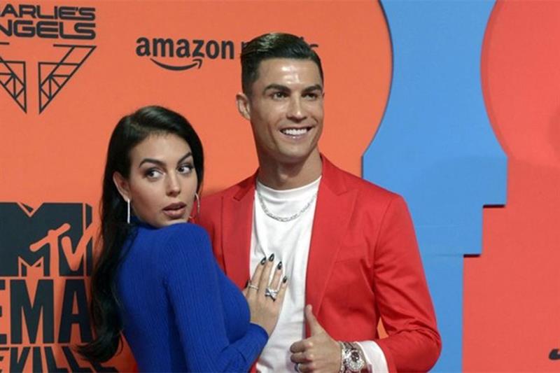 Le « oui » tant attendu de la légende Cristiano Ronaldo : dix ans de relation avec Georgina Rodriguez, un mariage en huis clos