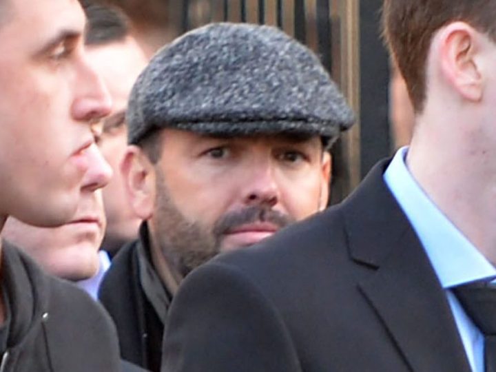 Daniel Kinahan, chef présumé du réseau criminel Kinahan, extradé vers l’Irlande après une décennie d’exil à Dubaï.