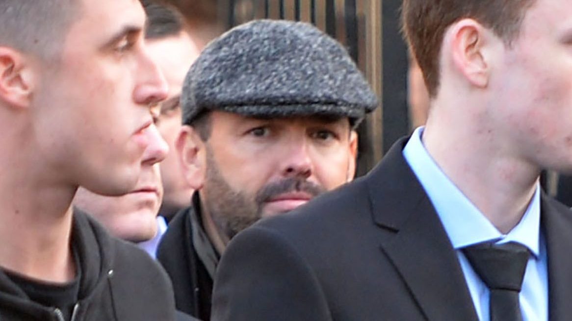 Daniel Kinahan, chef présumé du réseau criminel Kinahan, extradé vers l’Irlande après une décennie d’exil à Dubaï.