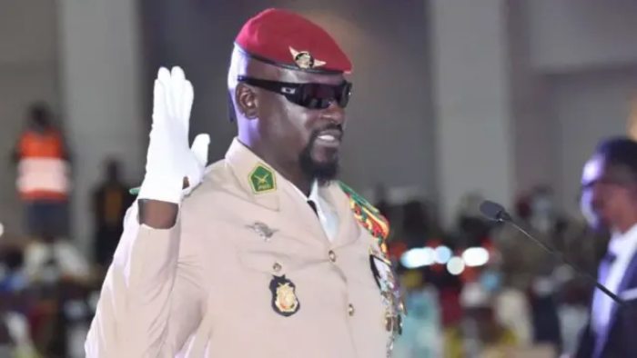 Guinée : L&rsquo;armée réaffirme son soutien au président Doumbouya après de vives critiques de l&rsquo;opposition