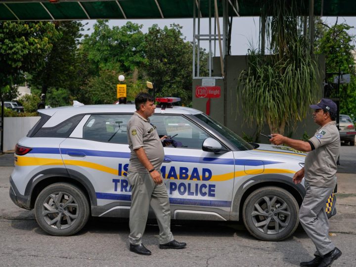 Imran Khan hospitalisé sur ordre de la Cour suprême pakistanaise