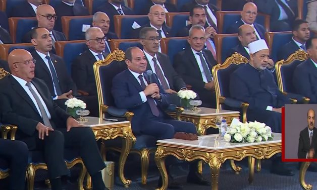 Sissi brandit le spectre de la menace extérieure et place l’armée en état d’alerte