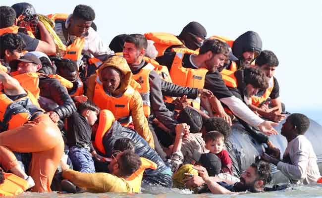 Incendie en pleine Manche : 157 migrants secourus alors qu&rsquo;ils tentaient de rejoindre le Royaume-Uni