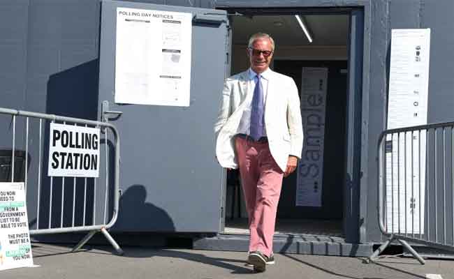 Nigel Farage reprend son siège au Parlement britannique avec une large victoire à Clacton