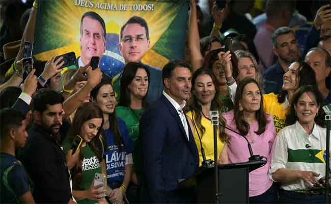 Présidentielle au Brésil : Lula et Flávio Bolsonaro se livrent une bataille sans merci, le vote des femmes s’annonce décisif