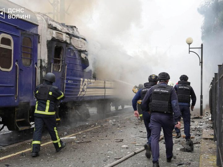 Ukraine : un drone russe frappe un train près de la frontière polonaise, peu après le passage de Boris Johnson et de responsables européens