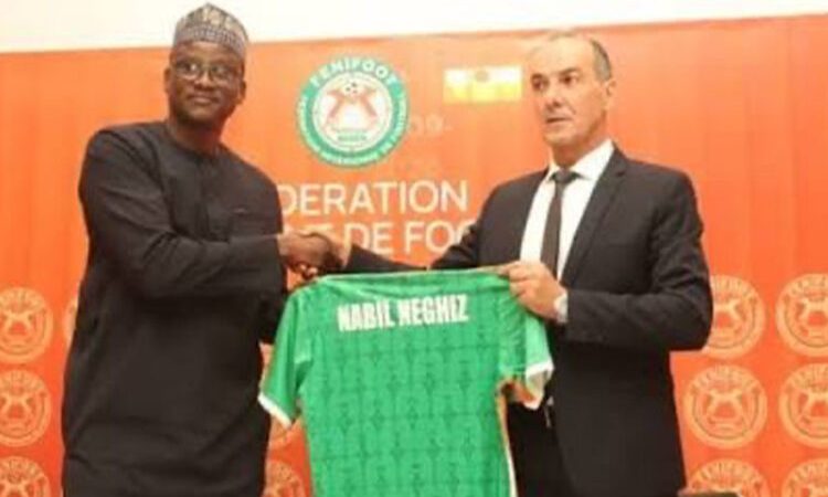 Niger : Nabil Neghiz, ex-adjoint des Verts, tente sa revanche comme sélectionneur des « Mena »