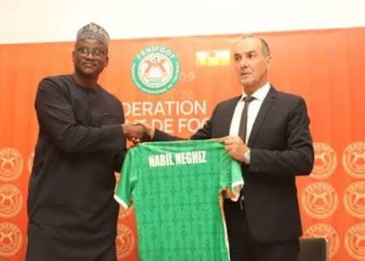 Niger : Nabil Neghiz, ex-adjoint des Verts, tente sa revanche comme sélectionneur des « Mena »