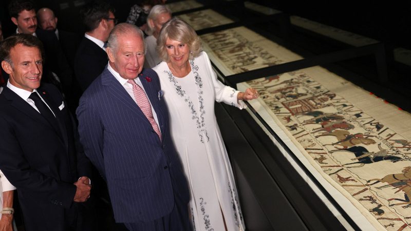 La Tapisserie de Bayeux exposée à Londres : Macron et Charles III célèbrent l’amitié franco-britannique