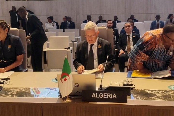 Alger plaide pour une implication des dirigeants africains dans les médiations : les contradictions d’une diplomatie en quête d’influence