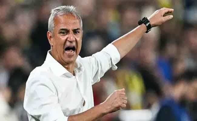 Fenerbahçe : visé par une bouteille, Ismail Kartal démissionne, son président refuse son départ