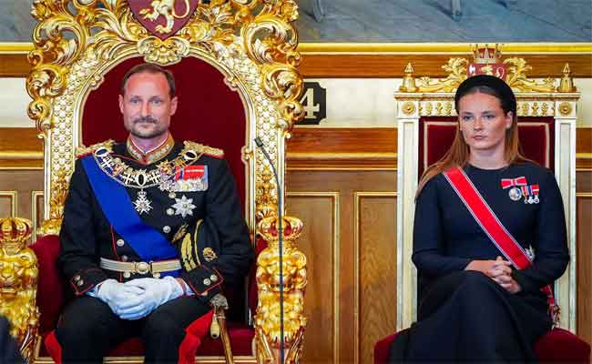 Grosse inquiétude en Norvège : après son intronisation, le roi Haakon VIII conduit Mette-Marit d’urgence à l’hôpital