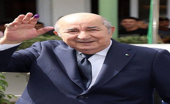 Elle a laissé son mari malade étendu au lit pour aller présenter ses condoléances à Mahmoud : telle est la politique de Tebboune