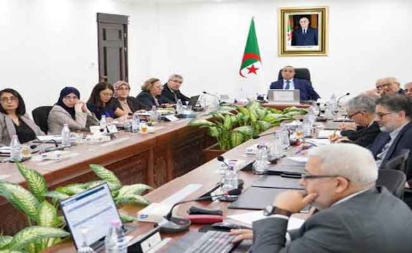 Mourad Adjal préside une réunion de travail du comité de coordination sectoriel