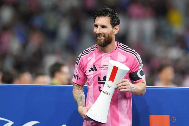 Hommage à Lionel Messi : l’Université de Buenos Aires lui décerne sa plus haute distinction honorifique