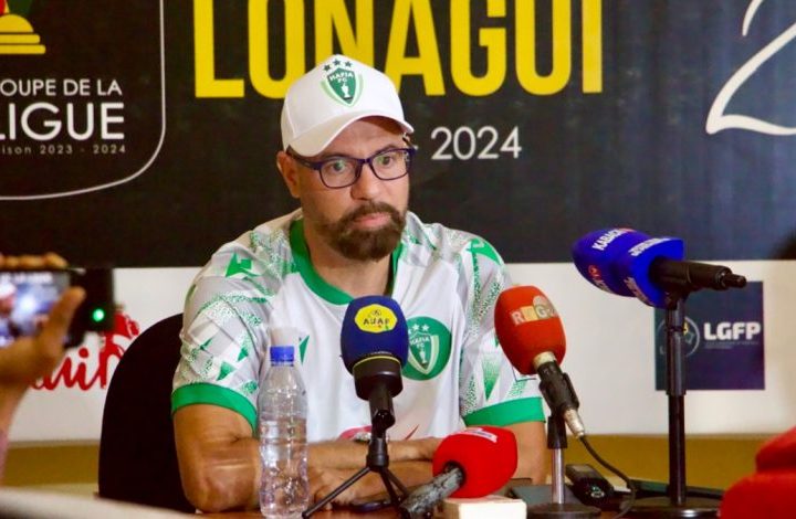 MC Alger : Lakhdar Adjali en pole pour succéder à Khaled Benyahia