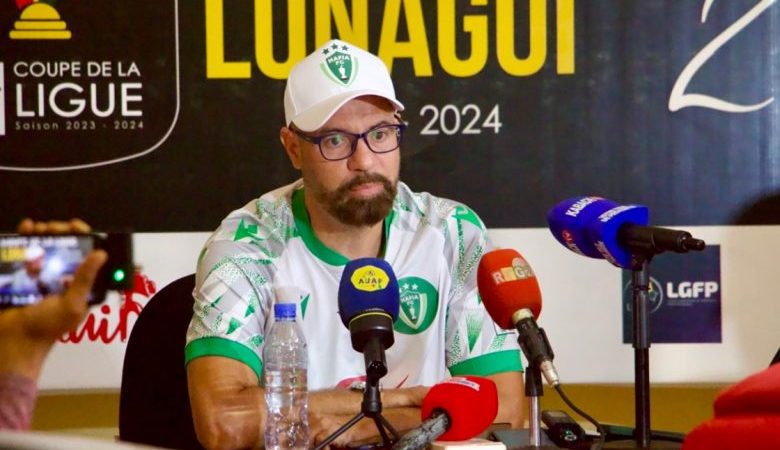 MC Alger : Lakhdar Adjali en pole pour succéder à Khaled Benyahia