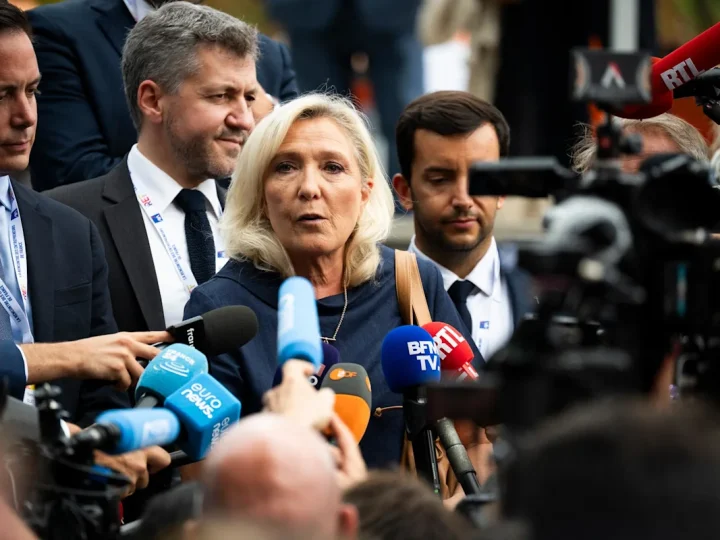 Ukraine : Marine Le Pen promet de couper les aides financières six mois après son élection