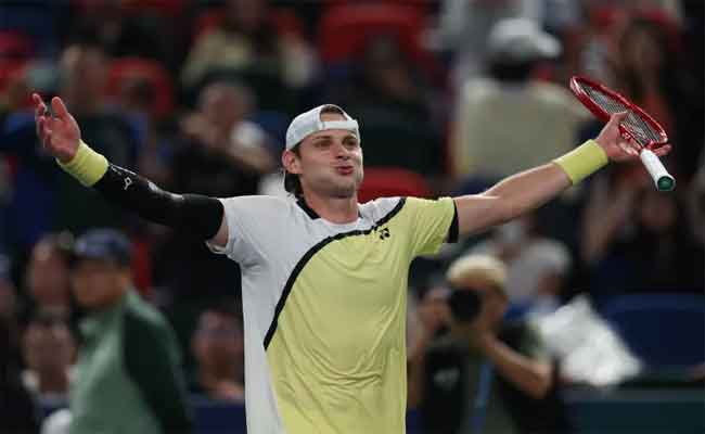 Tennis : Bergs fait tomber Alcaraz à Shanghai, Zverev sacré numéro un mondial de l’année