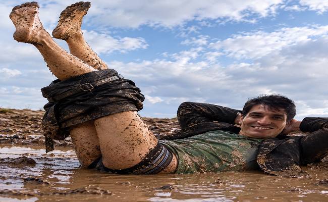 Le nouveau slogan algérien : pas de pain, pas d’eau et les 2 jambes au ciel, vive mon oncle Abdelmadjid Tebboune…