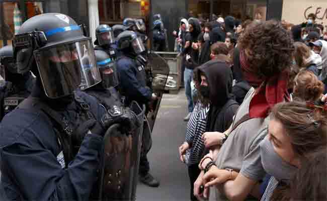 France : un adolescent mutilé, les grenades policières suspendues en pleine crise étudiante
