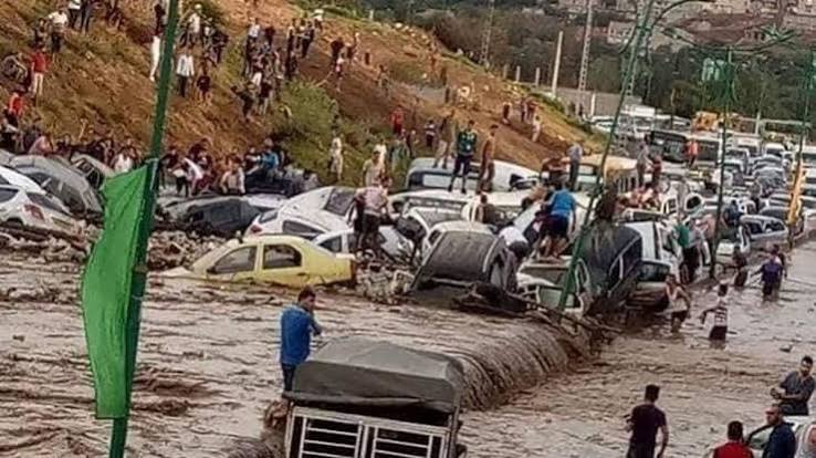 Tandis que les généraux profitent de l&rsquo;or noir du peuple algérien, le pays balance au rythme des catastrophes, des brasiers de l&rsquo;été aux crues de l&rsquo;hiver