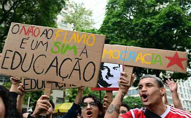 Brésil : Rio se mobilise contre Bolsonaro, des milliers de manifestants dans la rue