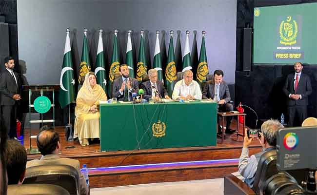 Pakistan : Islamabad suspend le gouvernement provincial d’Imran Khan au nom de la lutte antiterroriste